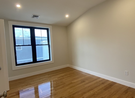 3 beds, 2.5 baths, 1,300 sqft, $4,000, Unit 3 Front