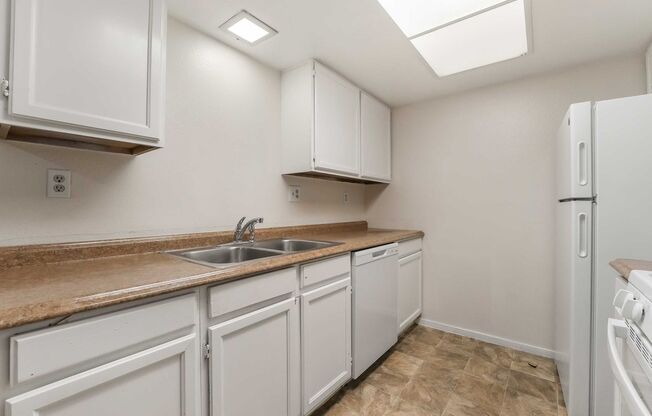 1 bed, 1 bath, $1,000, Unit # #B