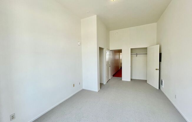 Spacious Hayes Valley Studio! New Carpeting, Laundry, Parking - PROGRESSIVE