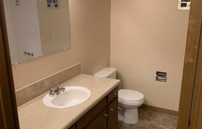 2 beds, 1 bath, 1,024 sqft, $1,495, Unit 1927 H