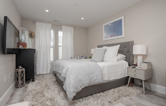 1 bed, 1.5 baths, 938 sqft, $4,300, Unit 16