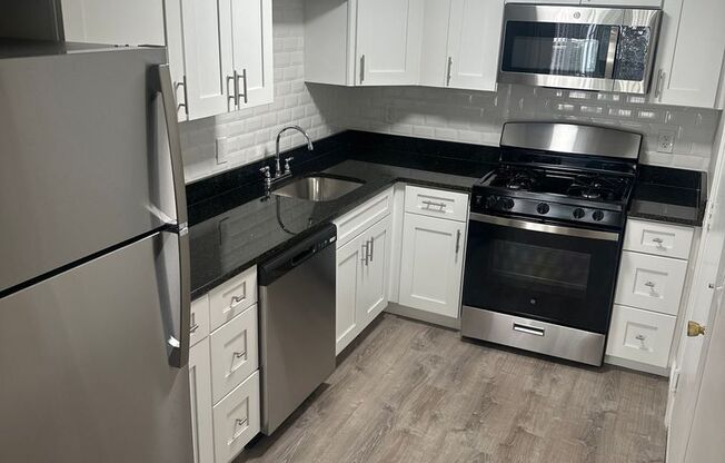 2 beds, 1 bath, 680 sqft, $2,300, Unit 25-28