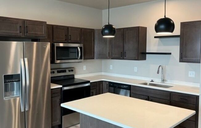 1 bed, 1 bath, 772 sqft, $1,195, Unit 211