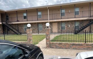 2 beds, 1 bath, $699, Unit 601 Main St N. Unit I