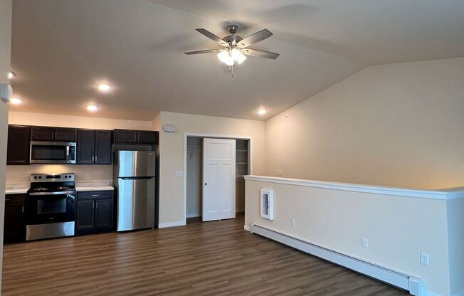 2 beds, 1 bath, 1,040 sqft, $1,485, Unit AT 709-36