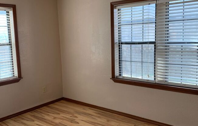 2 beds, 1 bath, $950