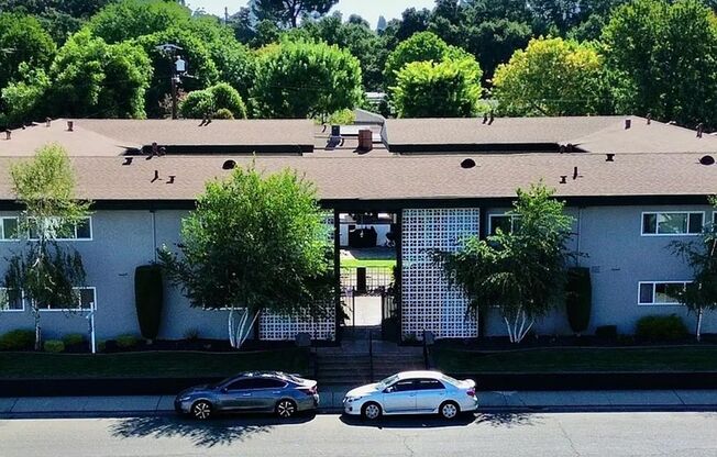 Cozy 2bd/1bth on Second Floor!