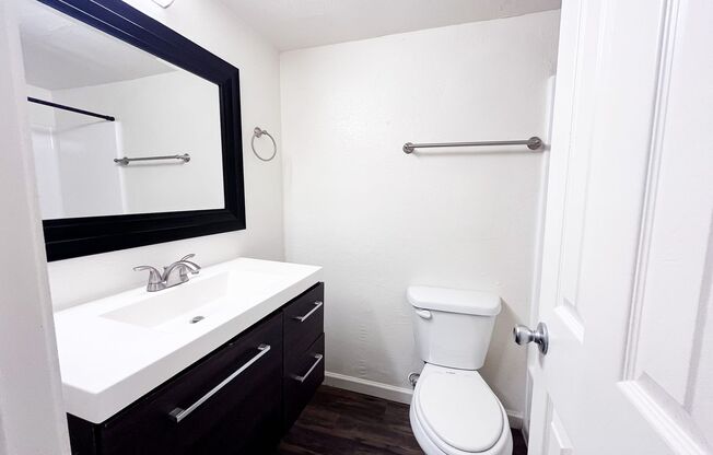 2 beds, 1 bath, 950 sqft, $1,225, Unit 107