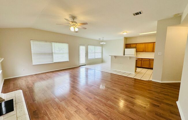 Awesome 3 Bed 2 Bath! Large Texas size home