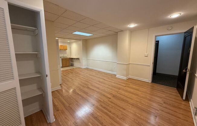 Studio, 1 bath, 315 sqft, $1,200, Unit New King Edward 1A4