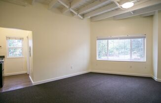 Bright Corner Studio w Vaulted Ceilings: NE Studio w/ Modern Flair!