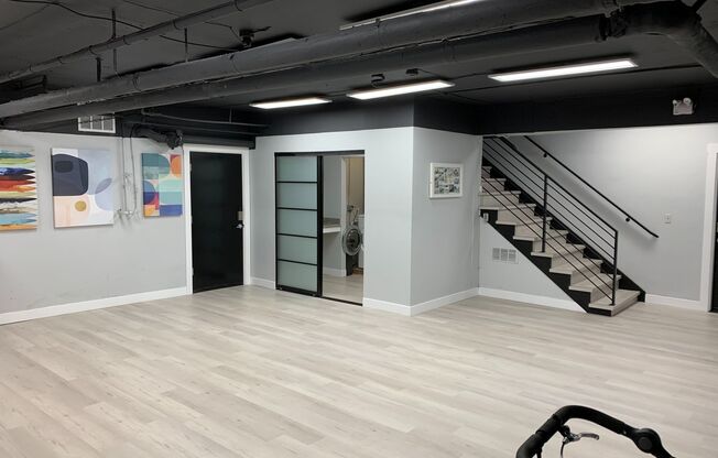Lake Street Apartments : Boutique Remodeled Downtown Kirkland Waterfront Living!