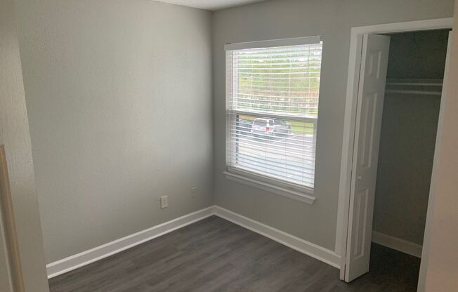 LIKE NEW!!!! Wonderful 2/1 Condo with Fireplace - Available NOW!