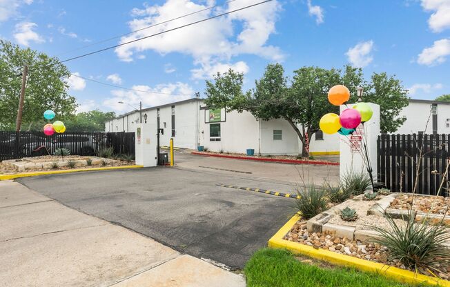 2 beds, 2 baths, 982 sqft, $1,099, Unit 218