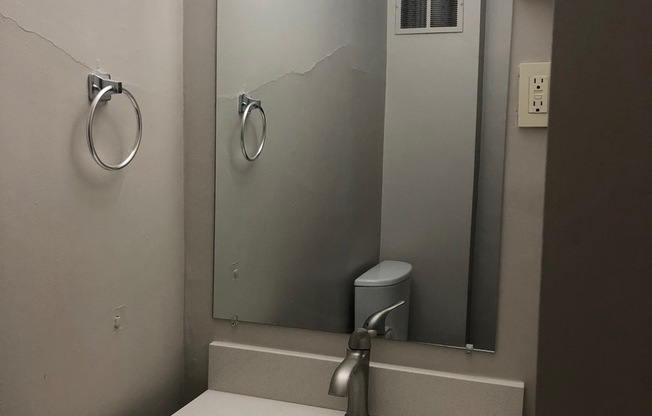 Studio, 1 bath, 264 sqft, $995, Unit 2