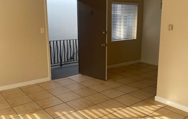 1 bed, 1 bath, 586 sqft, $1,595, Unit 11