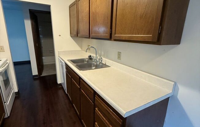 2 beds, 1.5 baths, 905 sqft, $1,460, Unit 35-202