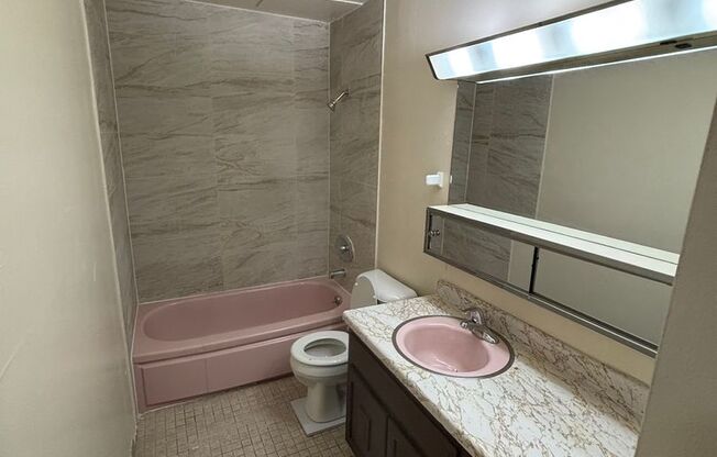 Spacious 1bedroom apartment - HEAT INCLUDED!