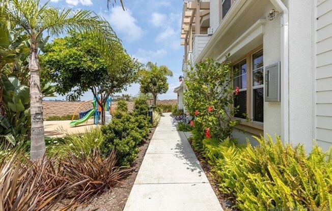 Available Now! Tri-Level 3 Bedroom 3.5 Bath Townhome!!