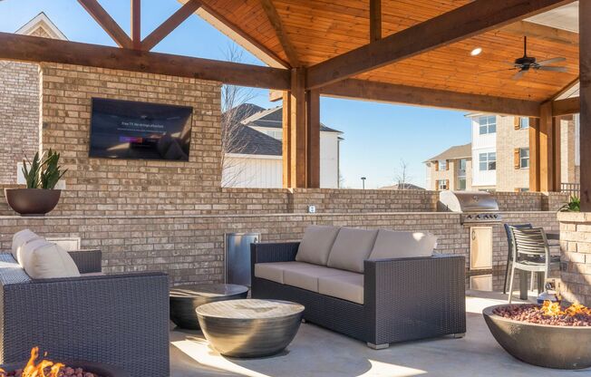 3 beds, 2 baths, 1,304 sqft, $1,829, Unit 568