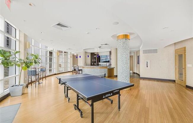 2 beds, 2 baths, 929 sqft, $3,350, Unit 244 Biscayne Blvd unit 1410