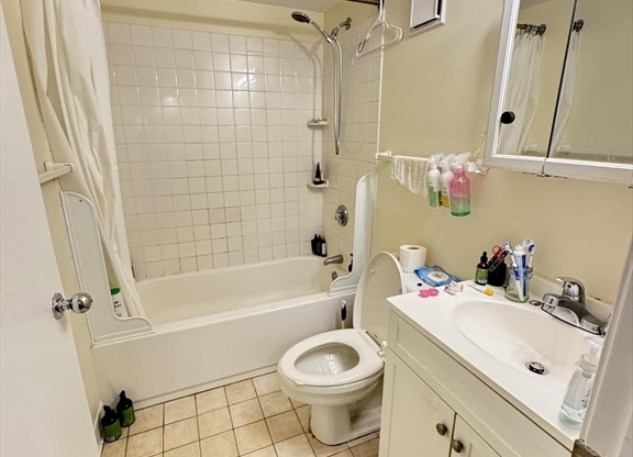 2 beds, 1 bath, 818 sqft, $3,600, Unit 55k