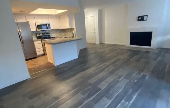CUTE REMODELED ONE BEDROOM UNIT IN GATED COMMUNITY!