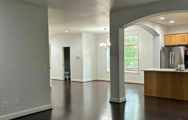 4 beds, 2.5 baths, $3,199