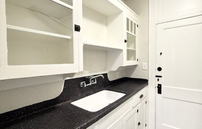 Studio, 1 bath, $935, Unit B2606