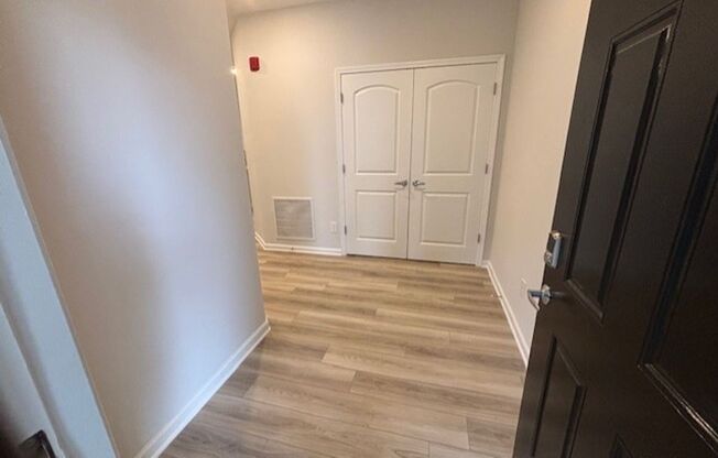 Luxury 2 Bed/2 Bath Condo - Waterfront View of Lake Norman - Open Floor Plan - Modern Kitchen - Lake Access