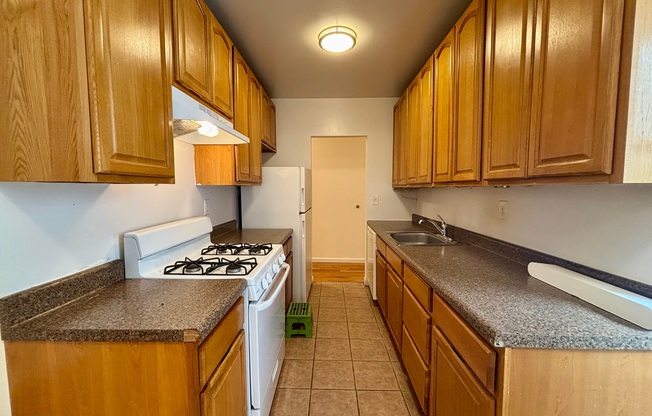 820 W 180 ST