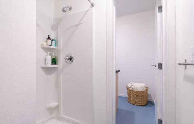 Studio, 1 bath, 157 sqft, $925, Unit 4D