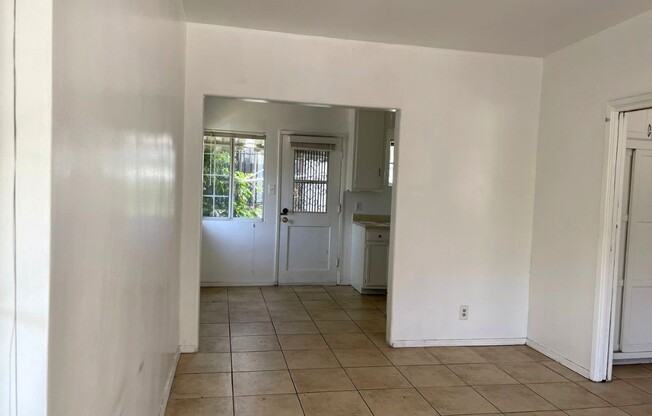 1 bed, 1 bath, 1,016 sqft, $2,300