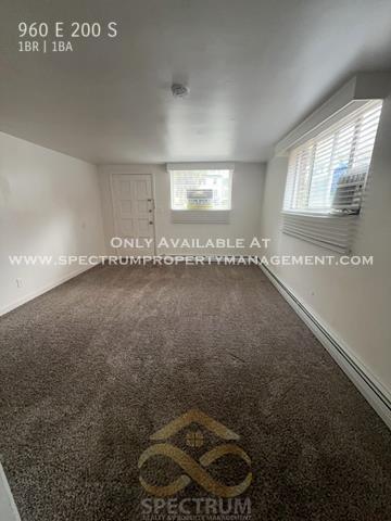 960 E 200 S