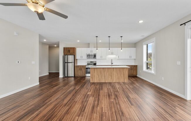 2 beds, 2 baths, 1,577 sqft, $2,600, Unit 402