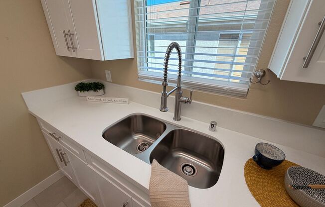 2 beds, 2 baths, 900 sqft, $2,595, Unit 36