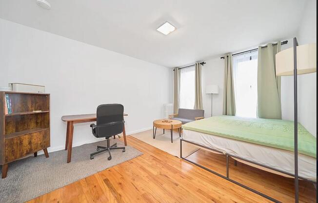 223 E 58 ST