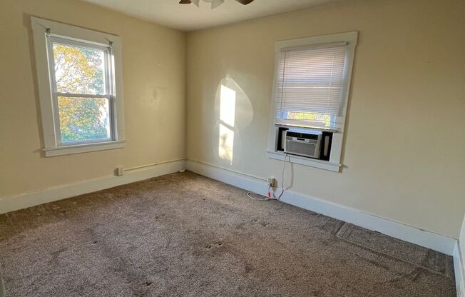 2 beds, 1 bath, $900