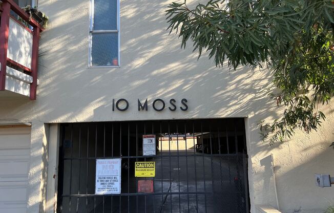 10 Moss Ave