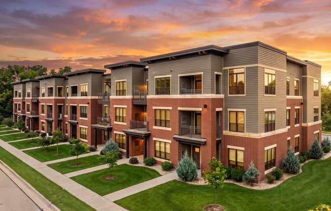 1 bed, 1 bath, 821 sqft, $1,770, Unit 104-320