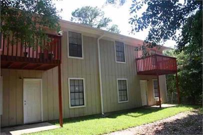 2 beds, 1 bath, 900 sqft, $1,100, Unit D