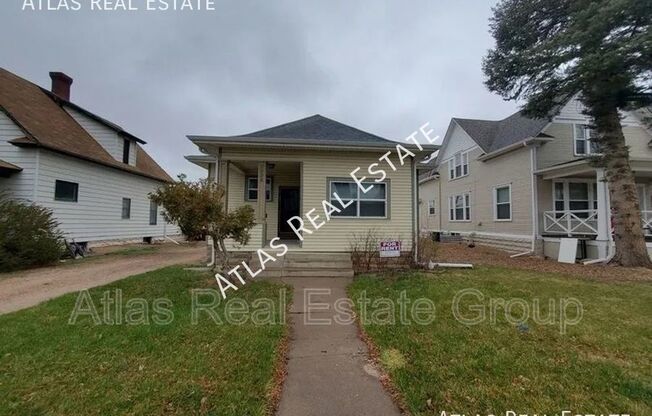 6 beds, 3 baths, 2,319 sqft, $2,600