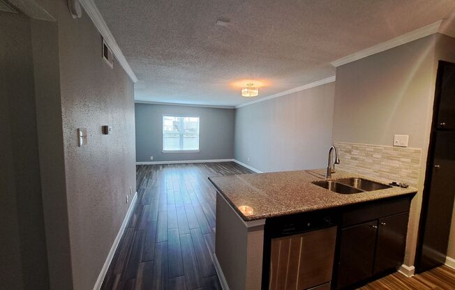 1 bed, 1 bath, 670 sqft, $976, Unit 2633