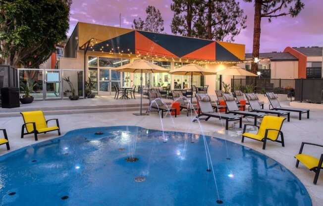 Swimming pool and pool deck at Horizon Apartments in Santa Ana, California