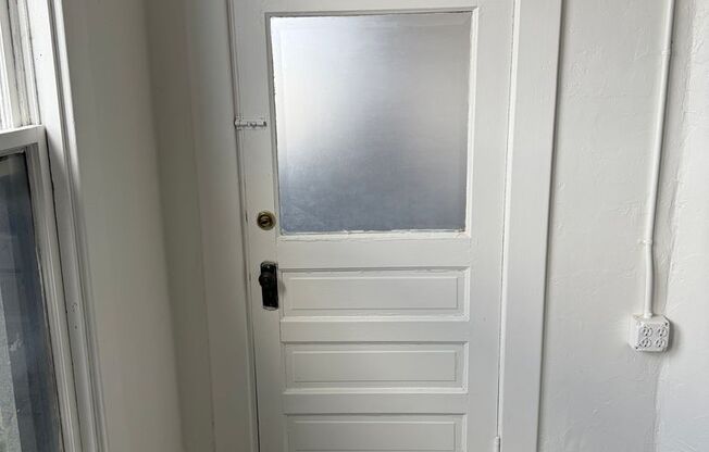 Studio, 1 bath, 250 sqft, $1,195, Unit 300