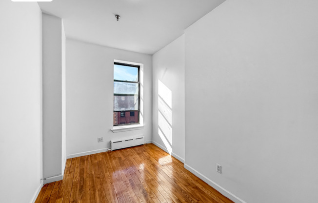 1 bed, 1 bath, $2,600, Unit 4D