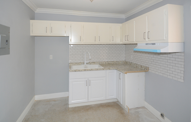 806 NE 16th Place