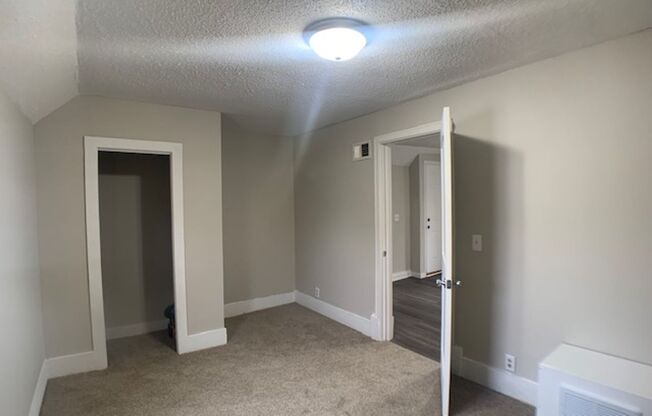 2 beds, 1 bath, 725 sqft, $1,595, Unit 2