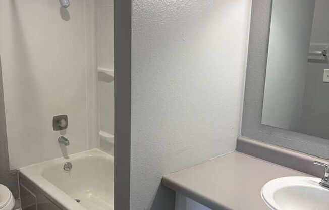 2 beds, 1 bath, 867 sqft, $1,250, Unit 601 F205