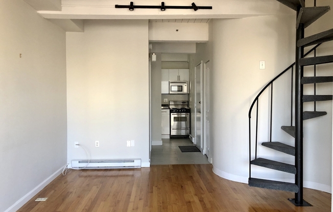 2 beds, 1.5 baths, 647 sqft, $4,400, Unit 616